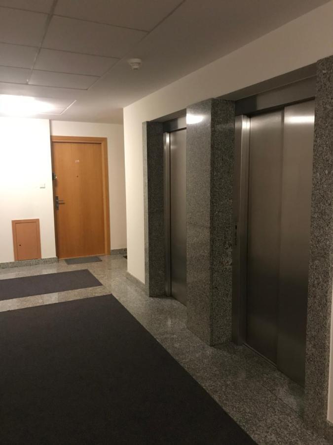 Апартаменты Modern 1Br Flat In Heart Of Warsaw With Parking Экстерьер фото